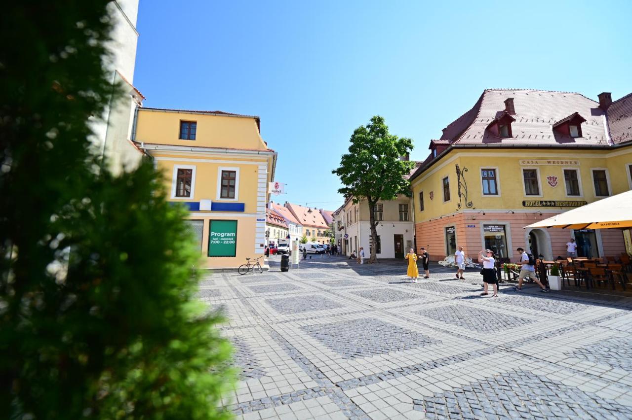 Lovely 2 Bedroom Apartment In Historic City Center Sibiu Extérieur photo